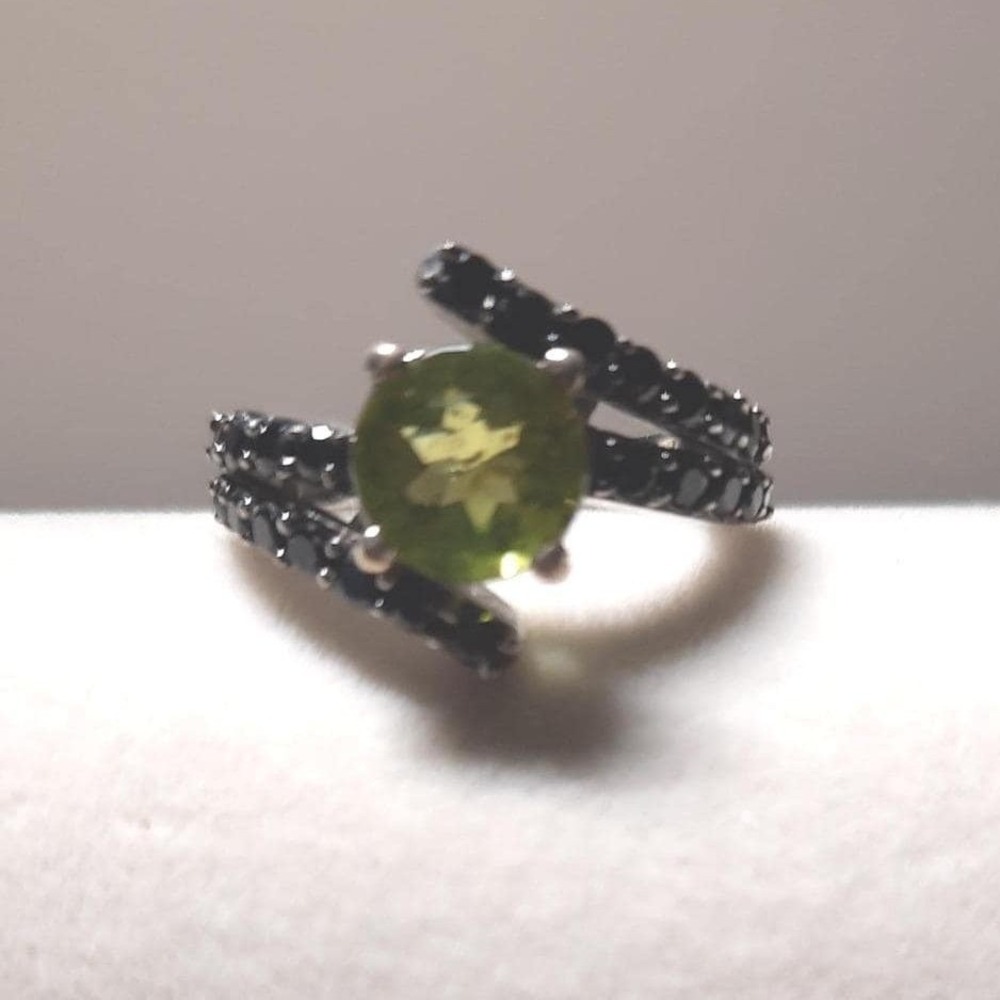 Peridot black spinel ring green black bypass design sterling silver size 6